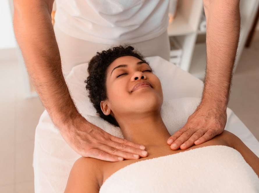 massage therapist performing a therapeutic massage to relieve chronic pain and injuries at our Pacific Beach wellness center in San Diego